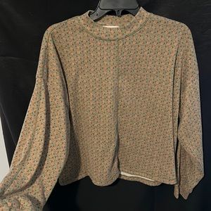 Perfect for fall! Cropped, lightweight, long sleeve shirt